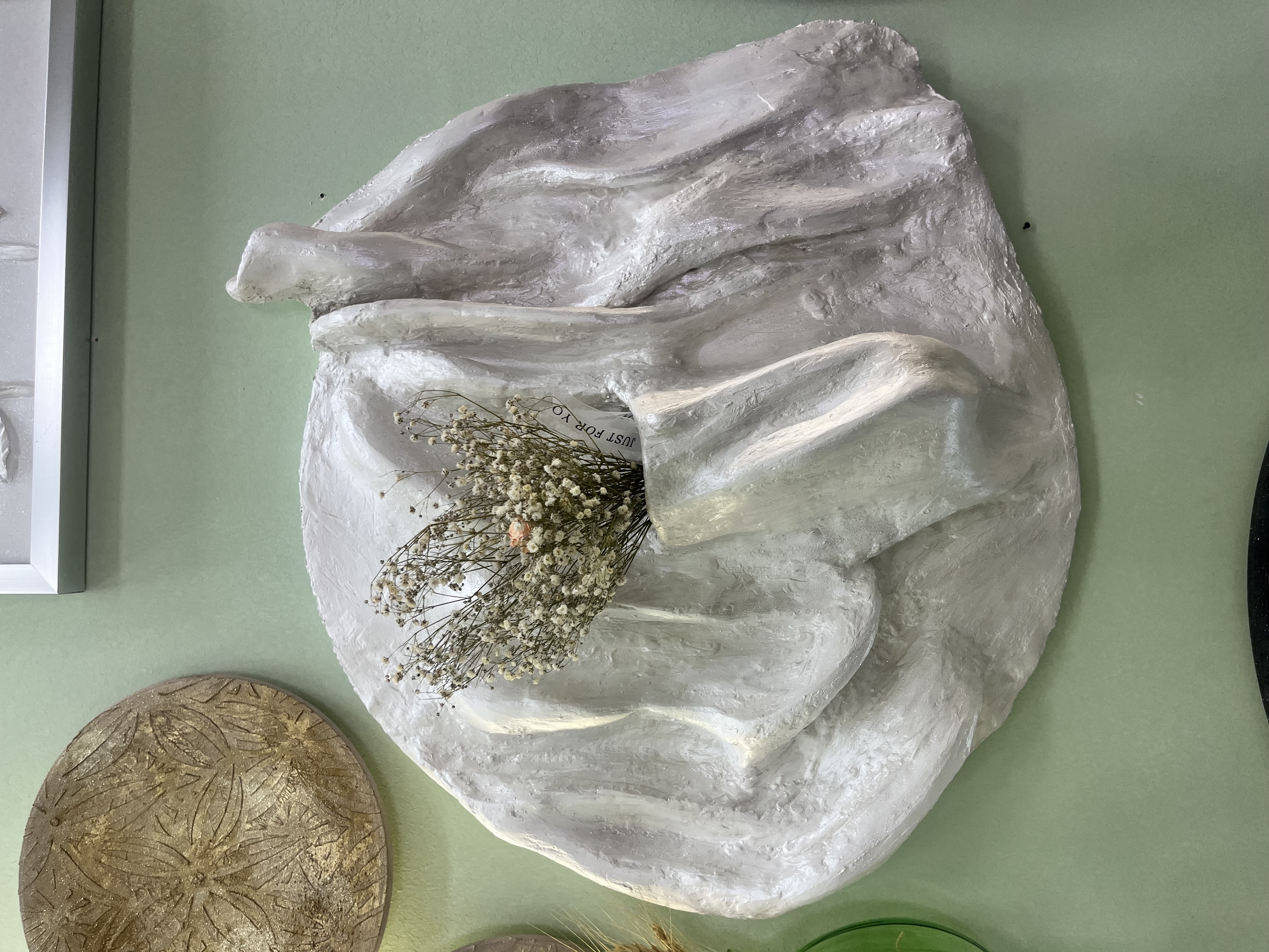 دیوارکوب دکوری گلدان‌دار طرح پارچه