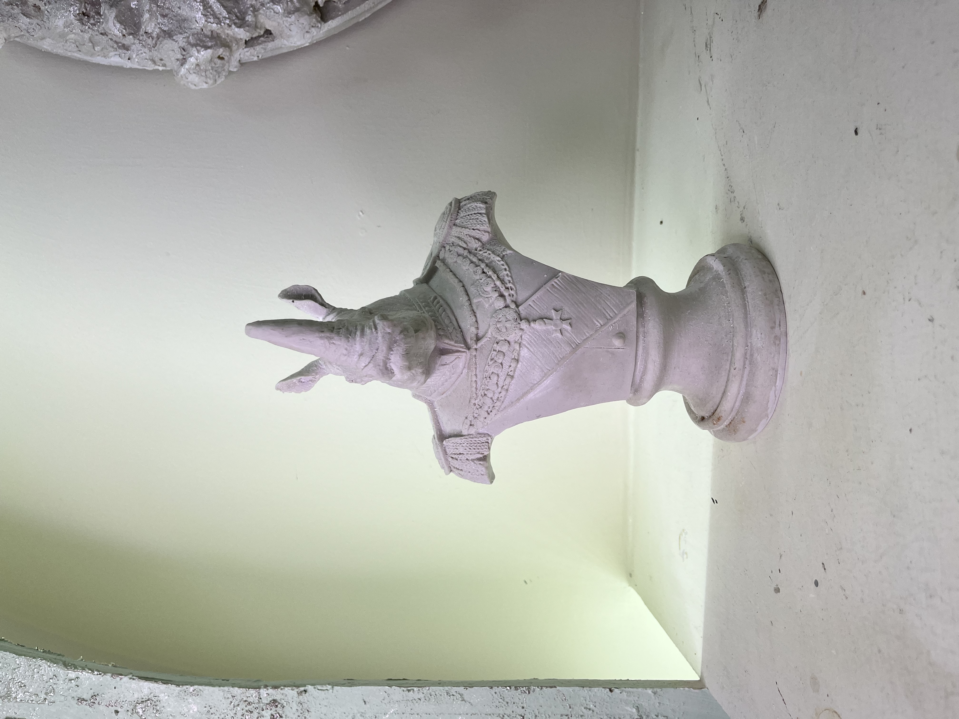 مجسمه دکوری گراز سلطنتی